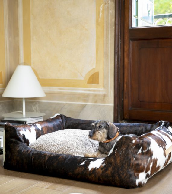elegant-dogbed-desing-cowhide
